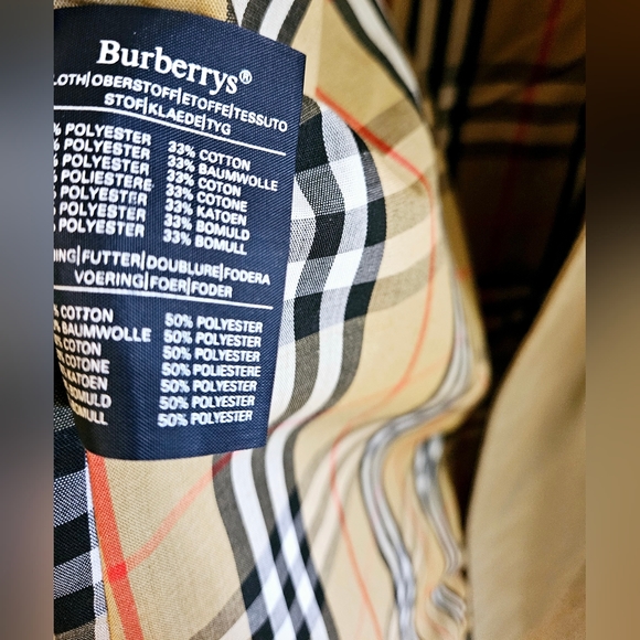 Burberry (Vintage) Women's Trenchcoat - Picture 9 of 15